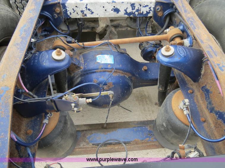 image for item B4574 1998 Peterbilt 377 semi truck