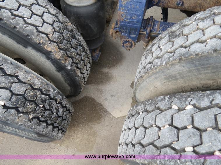 image for item B4574 1998 Peterbilt 377 semi truck