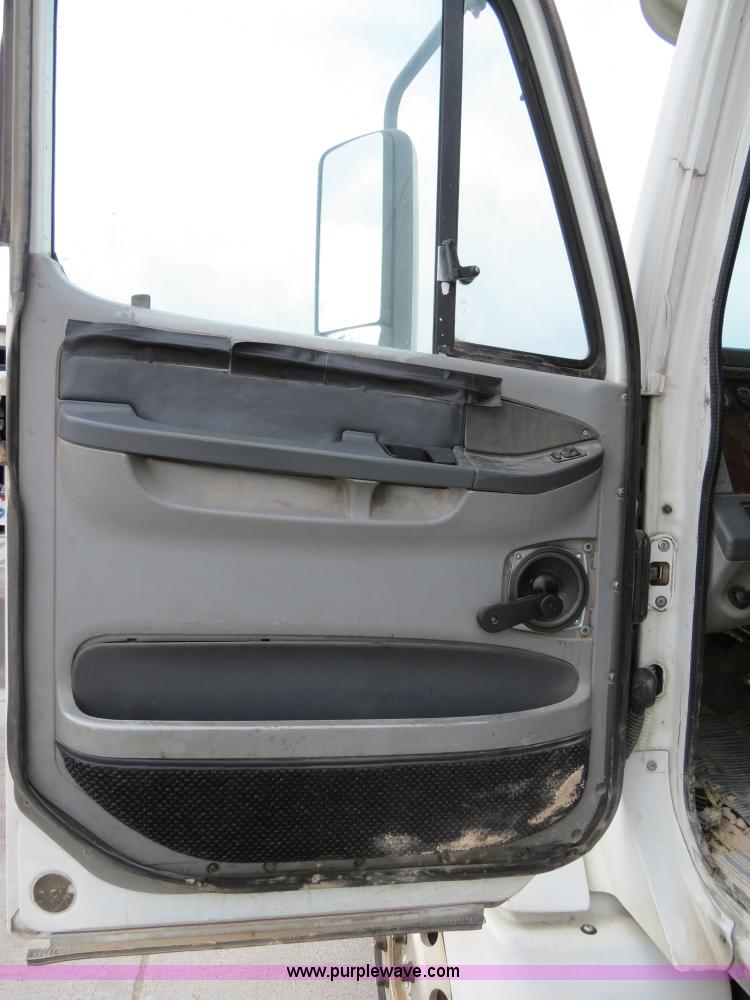 image for item B4575 1999 Freightliner Century Class semi truck