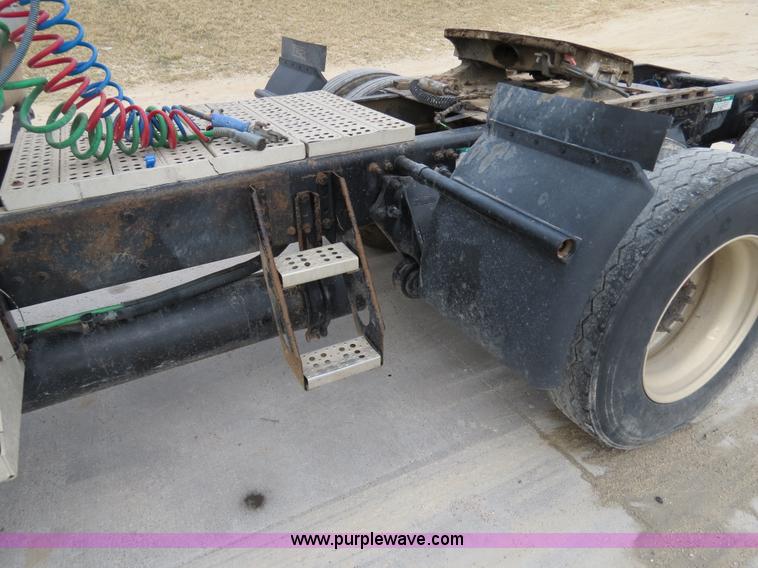 image for item B4575 1999 Freightliner Century Class semi truck