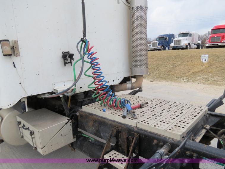 image for item B4575 1999 Freightliner Century Class semi truck