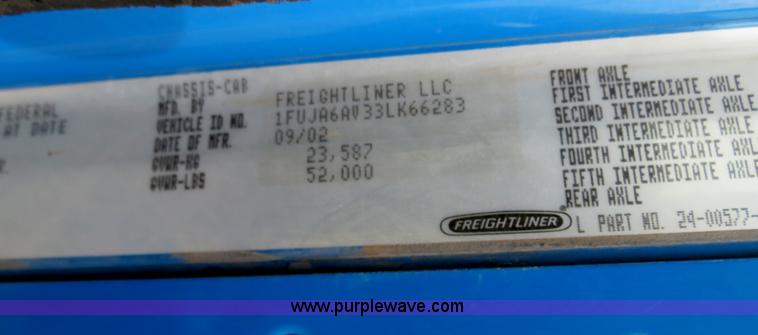 image for item B4576 2003 Freightliner Columbia semi truck
