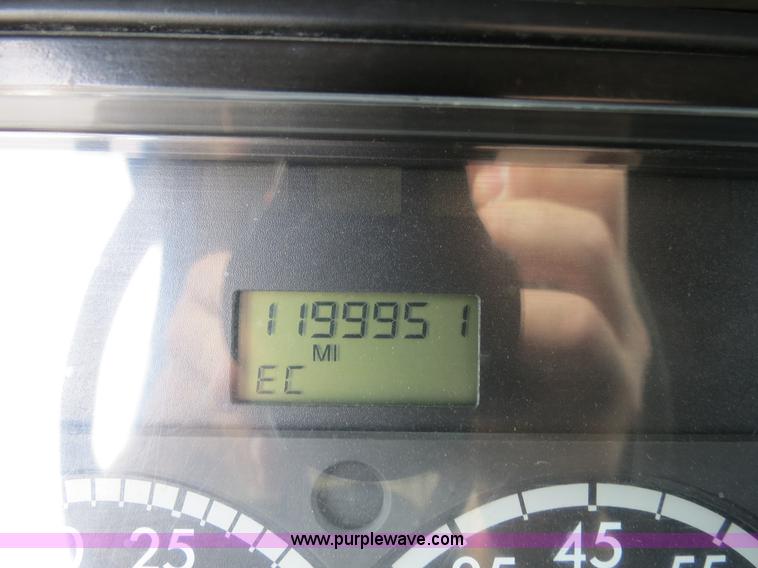 image for item B4576 2003 Freightliner Columbia semi truck