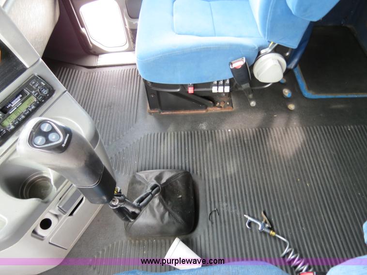 image for item B4576 2003 Freightliner Columbia semi truck