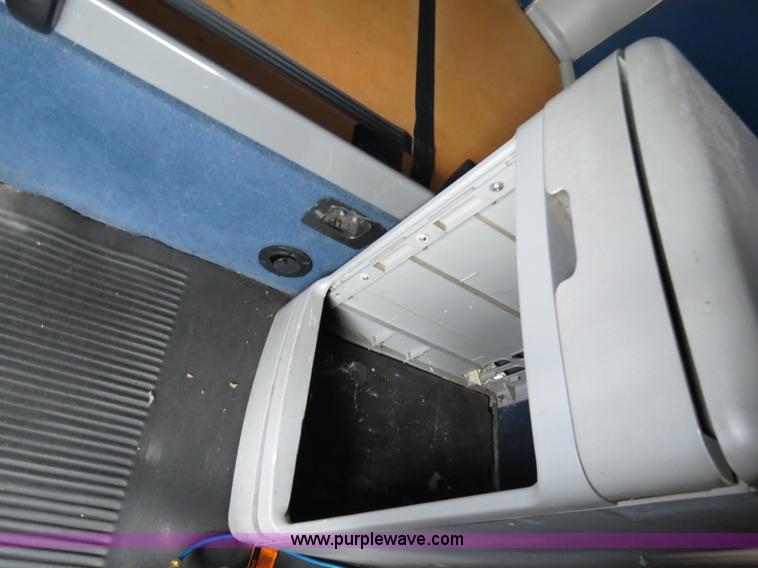 image for item B4576 2003 Freightliner Columbia semi truck