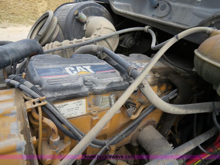 image for item B4576 2003 Freightliner Columbia semi truck