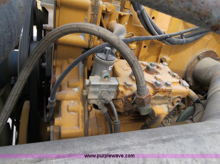 image for item B4576 2003 Freightliner Columbia semi truck