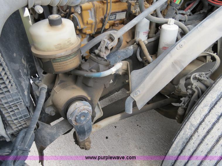 image for item B4576 2003 Freightliner Columbia semi truck