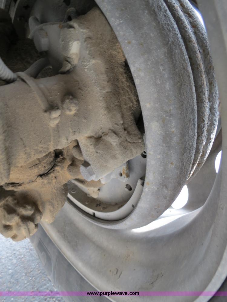 image for item B4576 2003 Freightliner Columbia semi truck