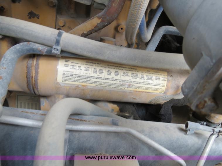 image for item B4576 2003 Freightliner Columbia semi truck