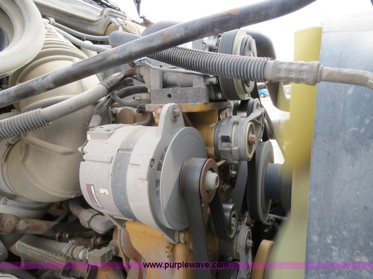 image for item B4576 2003 Freightliner Columbia semi truck