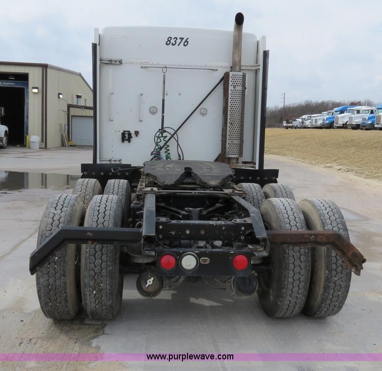 image for item B4577 2000 Kenworth T800 semi truck