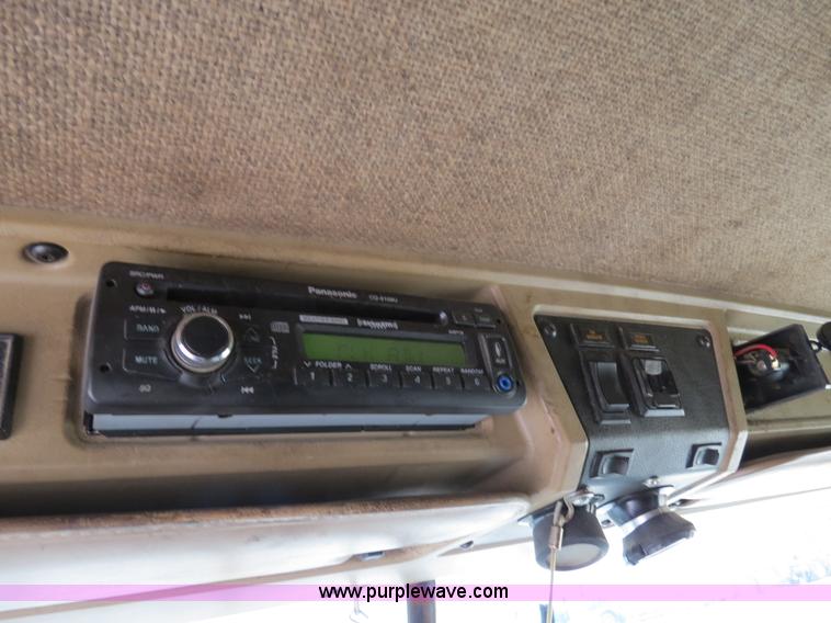 image for item B4577 2000 Kenworth T800 semi truck