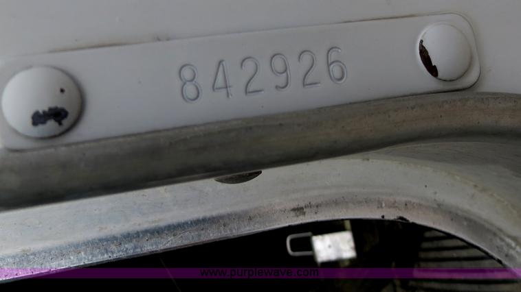 image for item B4577 2000 Kenworth T800 semi truck