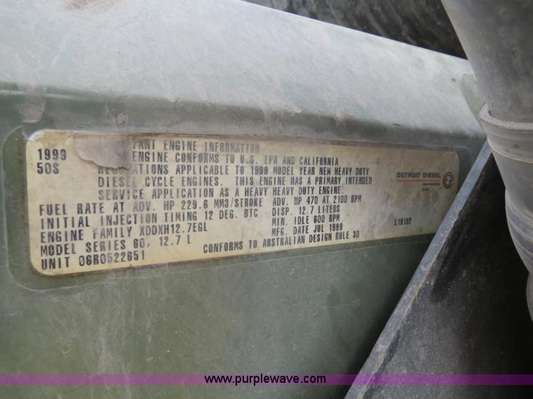 image for item B4577 2000 Kenworth T800 semi truck