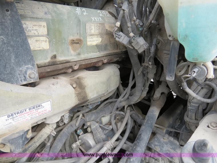 image for item B4577 2000 Kenworth T800 semi truck