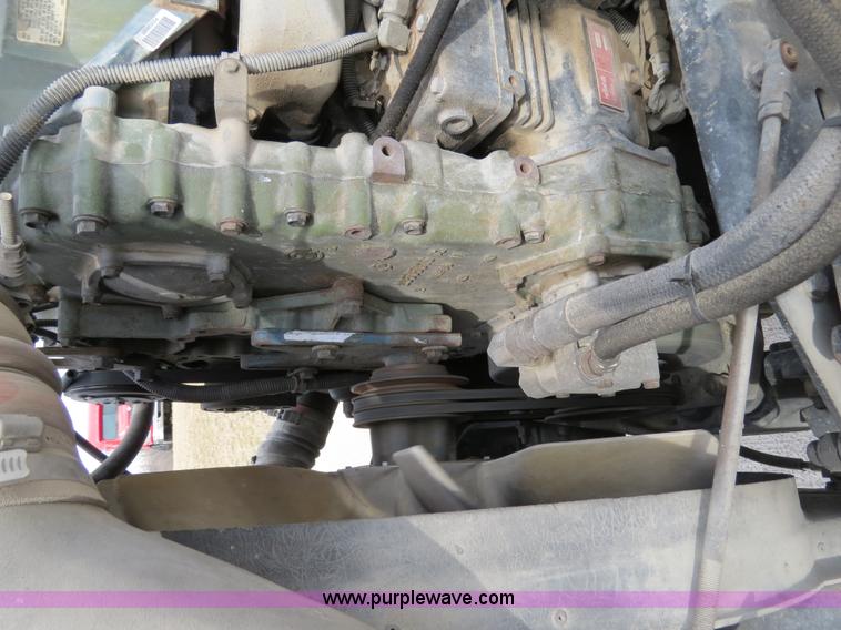 image for item B4577 2000 Kenworth T800 semi truck