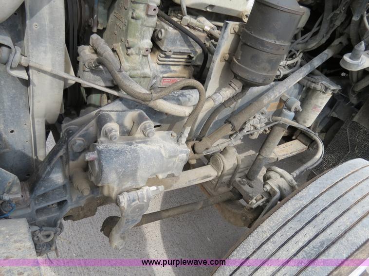 image for item B4577 2000 Kenworth T800 semi truck