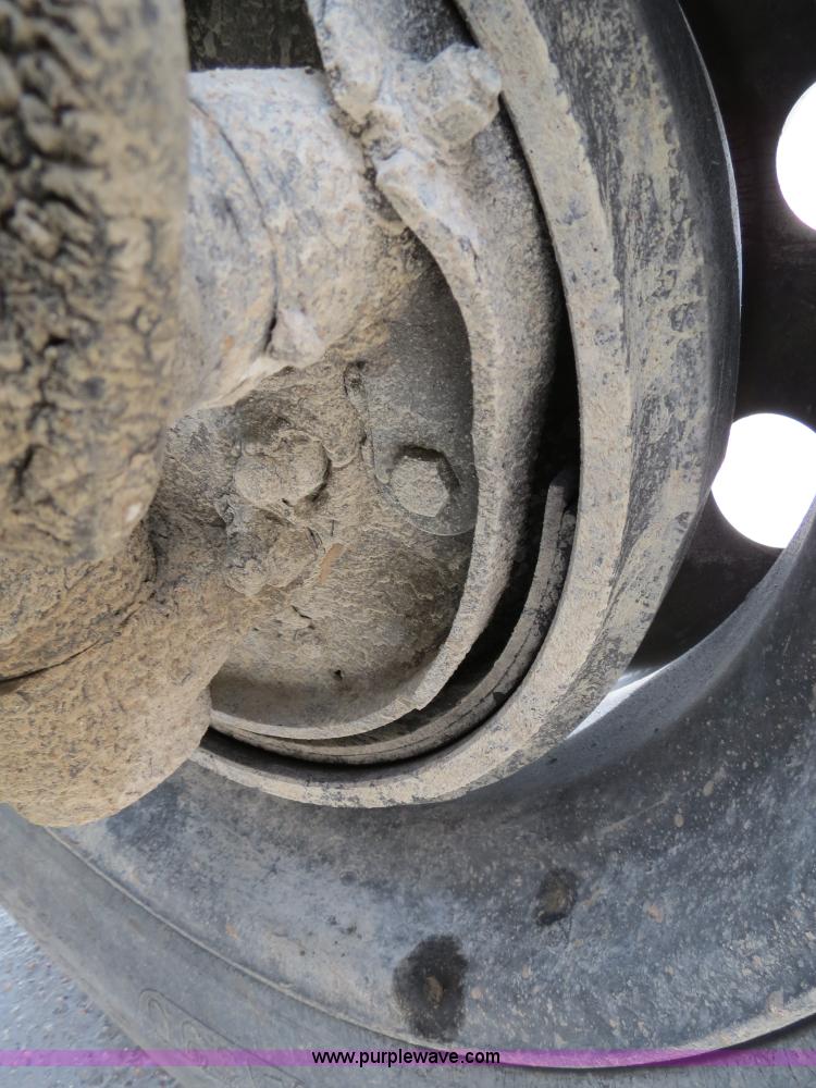 image for item B4577 2000 Kenworth T800 semi truck