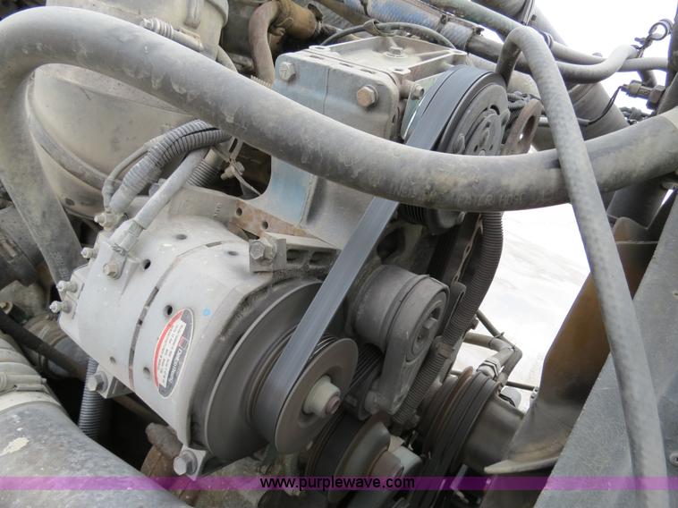 image for item B4577 2000 Kenworth T800 semi truck