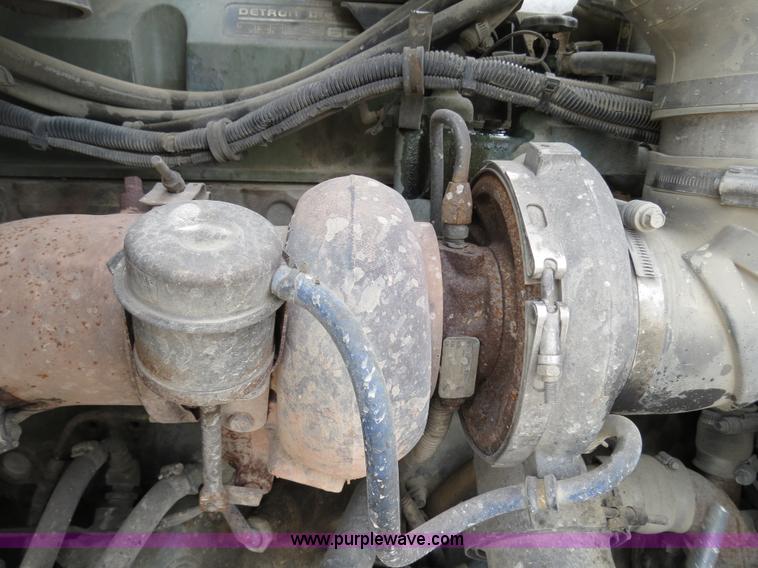 image for item B4577 2000 Kenworth T800 semi truck