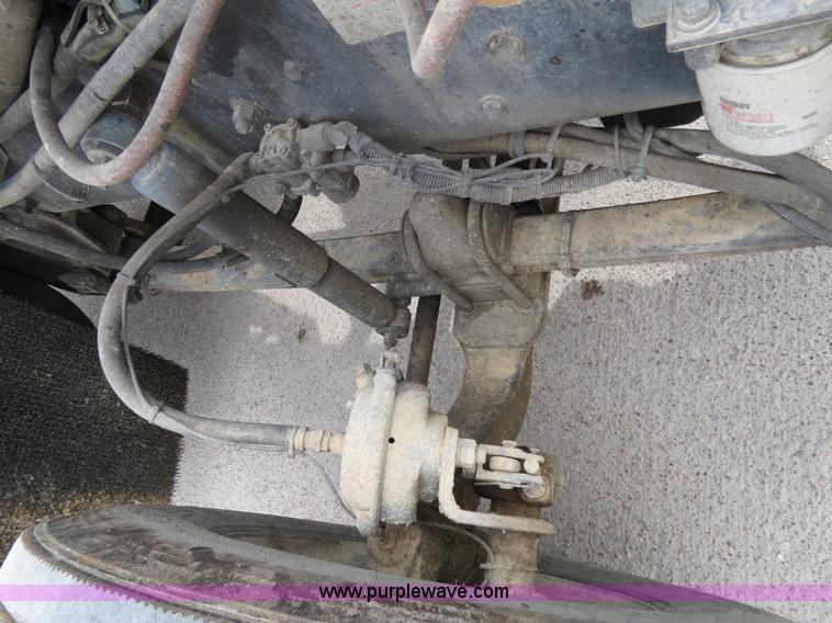 image for item B4577 2000 Kenworth T800 semi truck