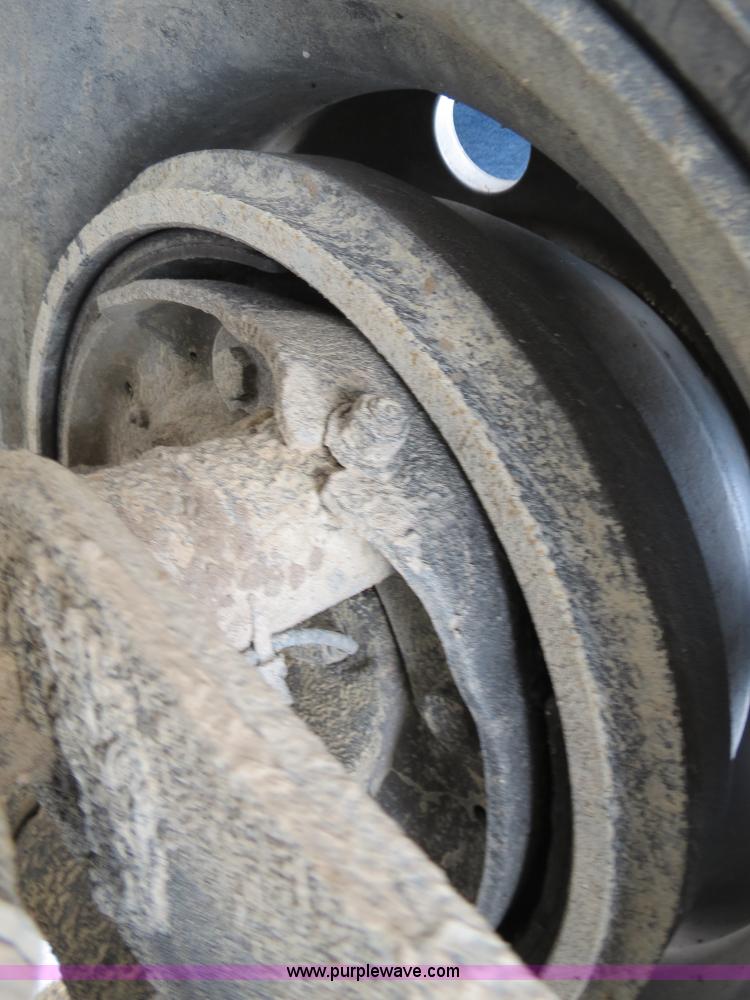 image for item B4577 2000 Kenworth T800 semi truck