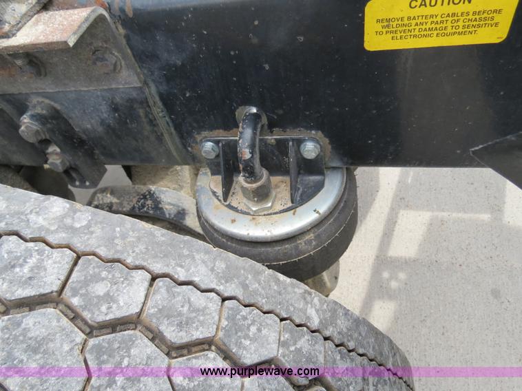 image for item B4577 2000 Kenworth T800 semi truck