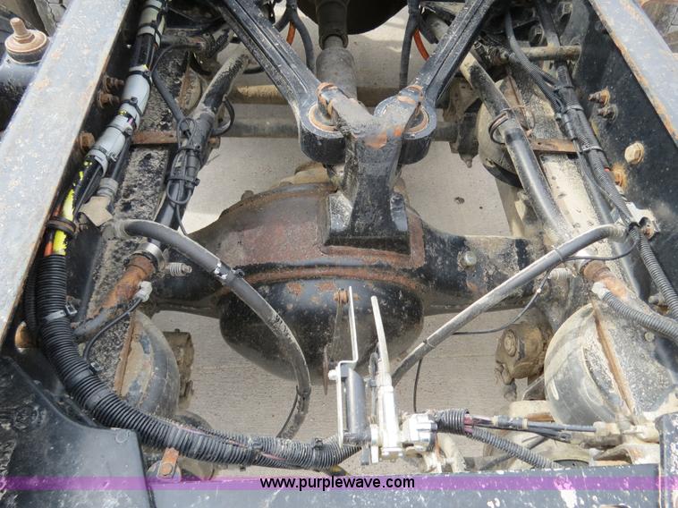 image for item B4577 2000 Kenworth T800 semi truck