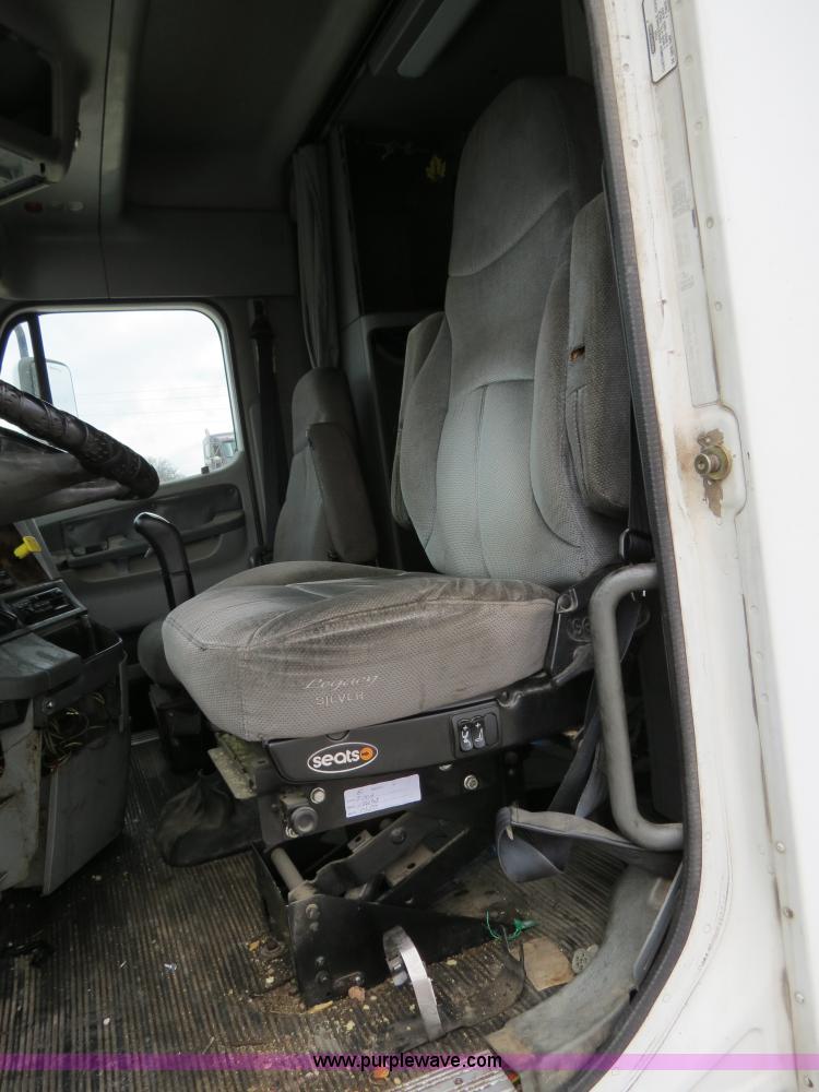 image for item B4578 1999 Freightliner Century Class semi truck