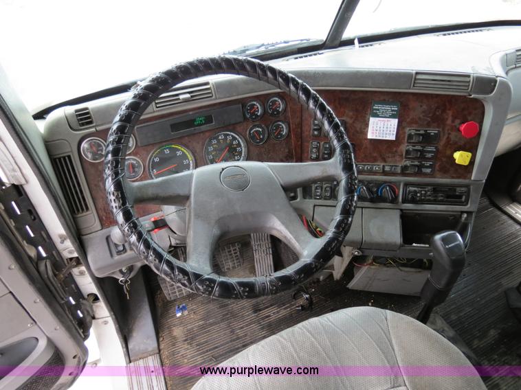 image for item B4578 1999 Freightliner Century Class semi truck