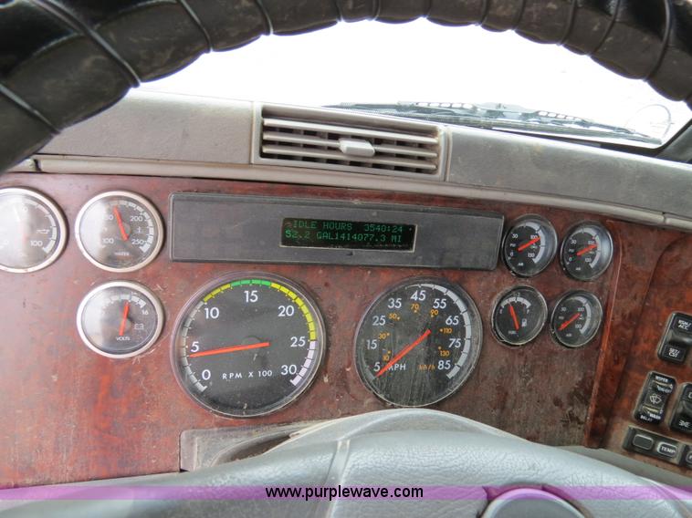 image for item B4578 1999 Freightliner Century Class semi truck