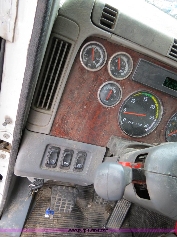 image for item B4578 1999 Freightliner Century Class semi truck