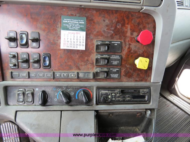 image for item B4578 1999 Freightliner Century Class semi truck