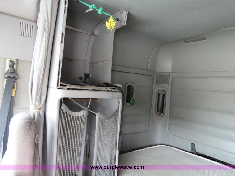 image for item B4578 1999 Freightliner Century Class semi truck