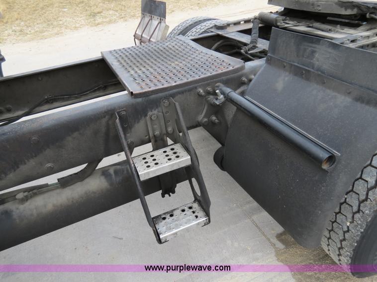 image for item B4578 1999 Freightliner Century Class semi truck