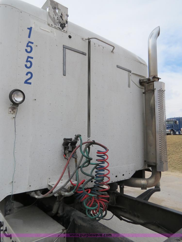 image for item B4578 1999 Freightliner Century Class semi truck