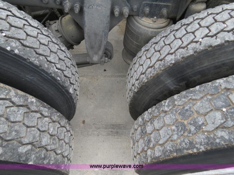 image for item B4578 1999 Freightliner Century Class semi truck