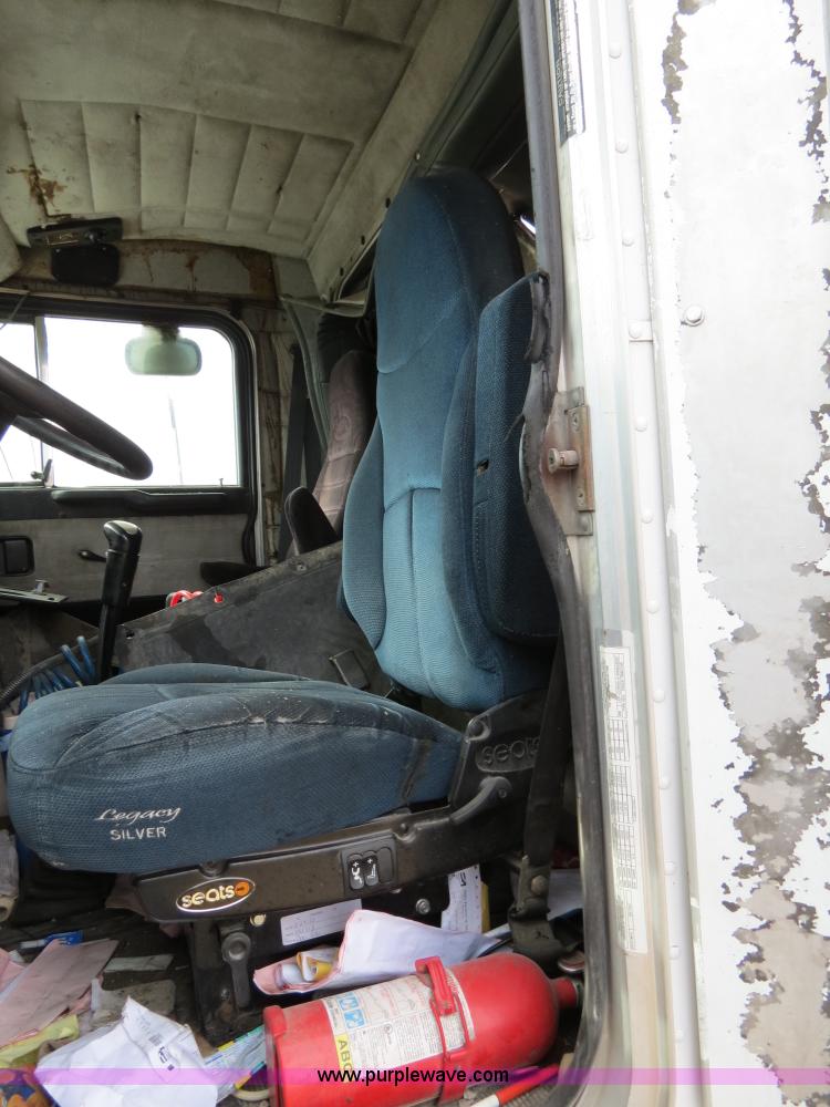 image for item B4579 1998 Peterbilt 377 semi truck