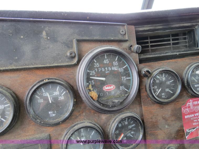image for item B4579 1998 Peterbilt 377 semi truck