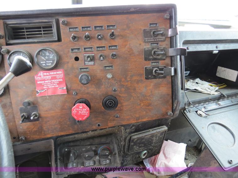 image for item B4579 1998 Peterbilt 377 semi truck