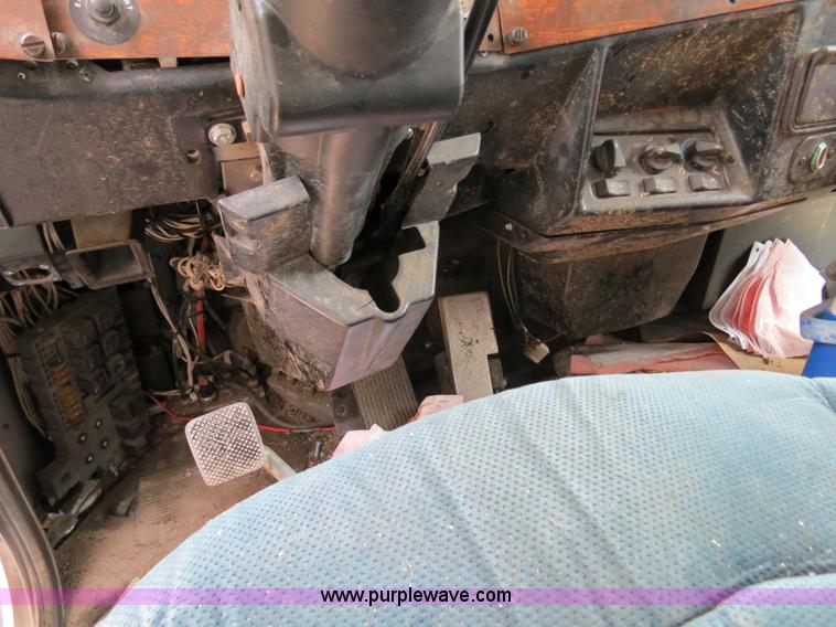 image for item B4579 1998 Peterbilt 377 semi truck