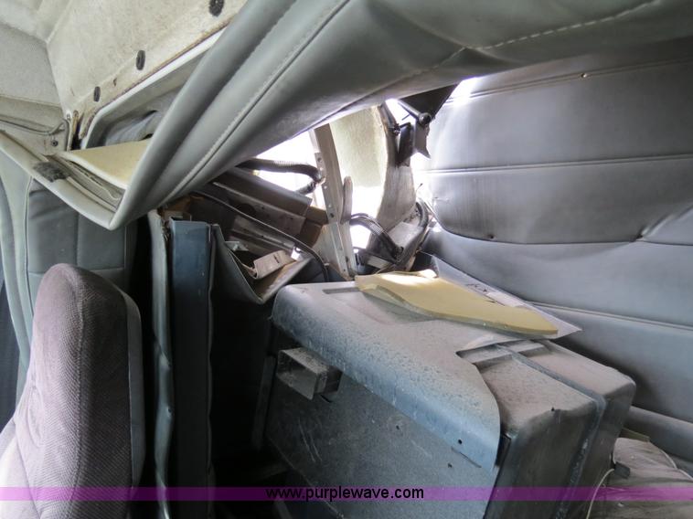 image for item B4579 1998 Peterbilt 377 semi truck