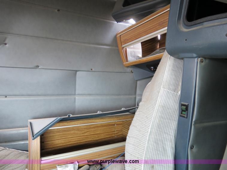 image for item B4579 1998 Peterbilt 377 semi truck