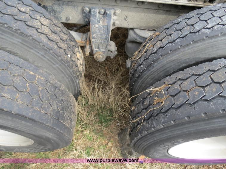 image for item B4579 1998 Peterbilt 377 semi truck