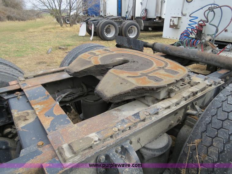 image for item B4579 1998 Peterbilt 377 semi truck