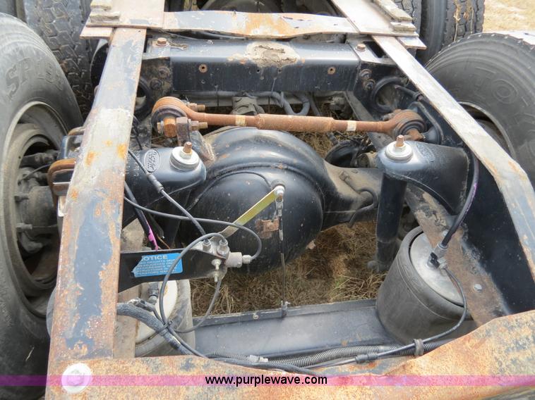 image for item B4579 1998 Peterbilt 377 semi truck