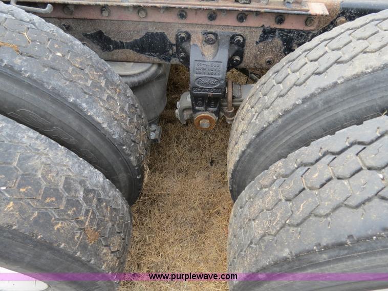 image for item B4579 1998 Peterbilt 377 semi truck