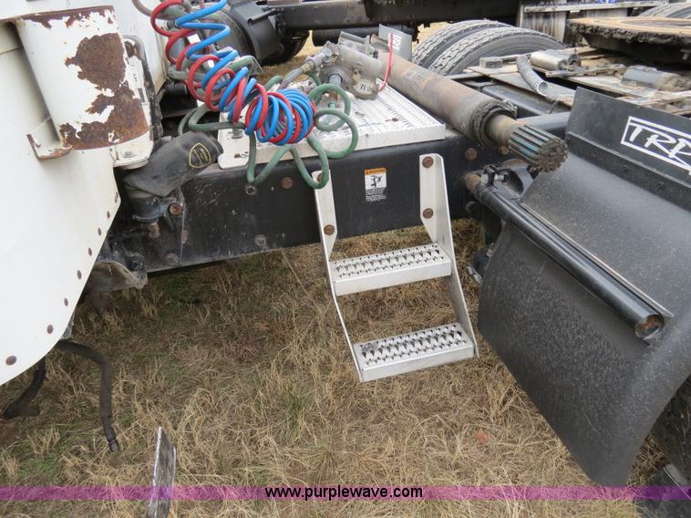 image for item B4579 1998 Peterbilt 377 semi truck