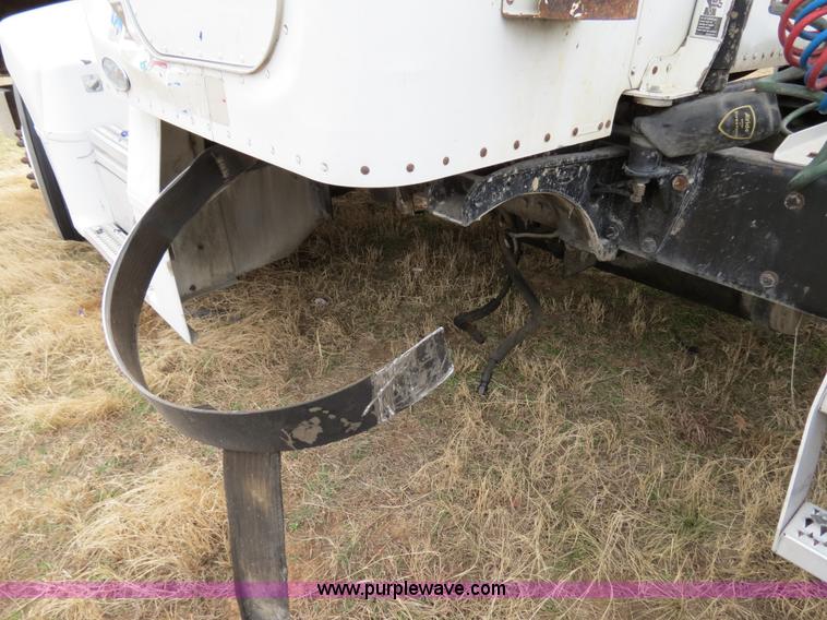 image for item B4579 1998 Peterbilt 377 semi truck